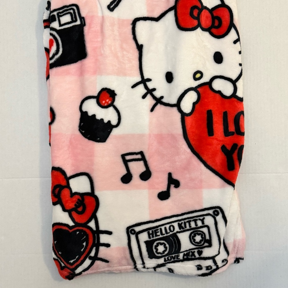 *NEW*Hello Kitty, throw & pillow set - Picture 3 of 13